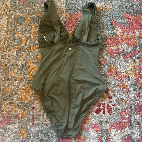 Cremieux One Piece EUC - Picture 3 of 4